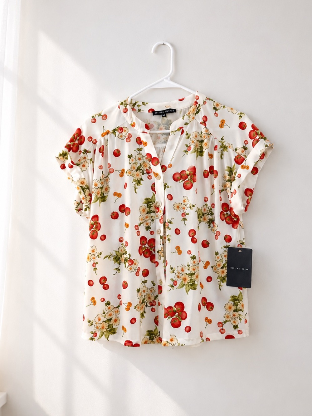 NWT Fifty Street Cherry Tomato Floral Blouse Soft Stretchy  Top M Size